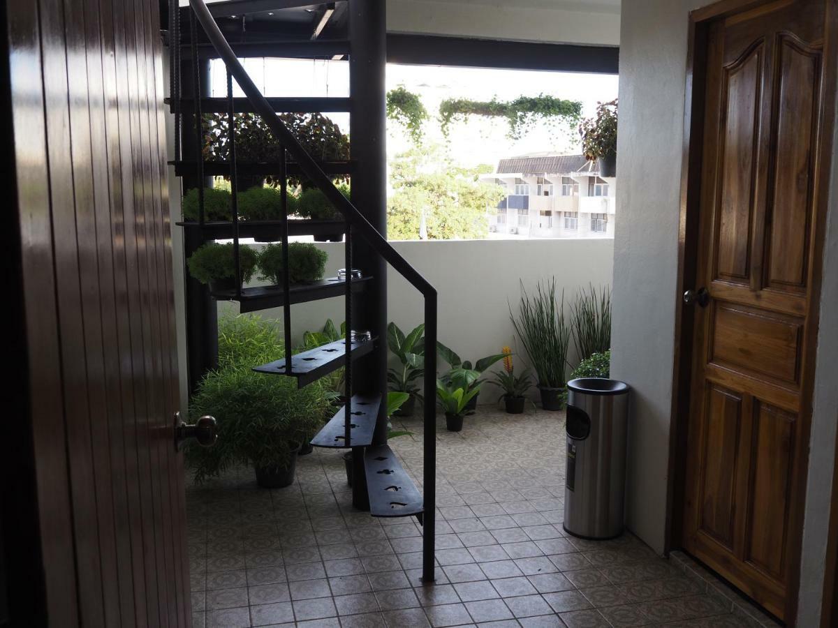 Ferienwohnung Boonnark Bed Night Bazaar No Car Parking Chiang Mai Exterior foto